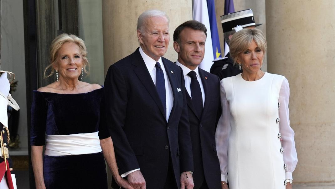 Η καθόλου τυχαία επιλογή φορέματος από την Τζιλ Μπάιντεν στην πρώτη επίσημη επίσκεψη στη Γαλλία 