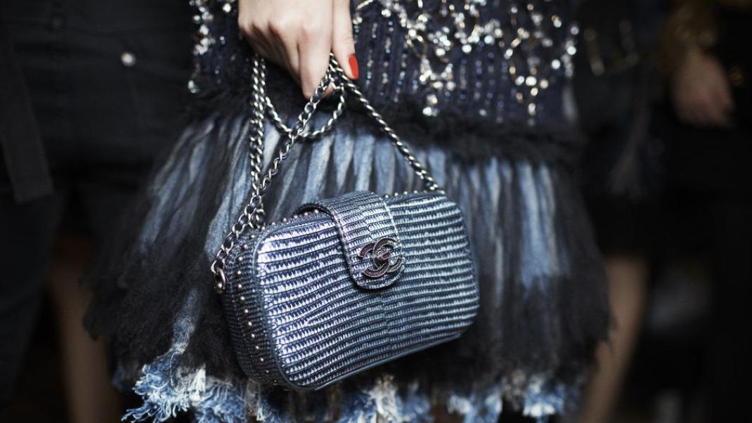 Οι νέες τσάντες κομψοτεχνήματα της Chanel: Εμπνευσμένες από το θρυλικό Ritz του Παρισιού | 0 bovary.gr
