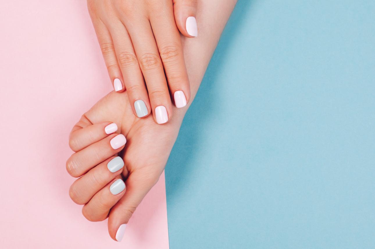 Two tone manicure/Shutterstock