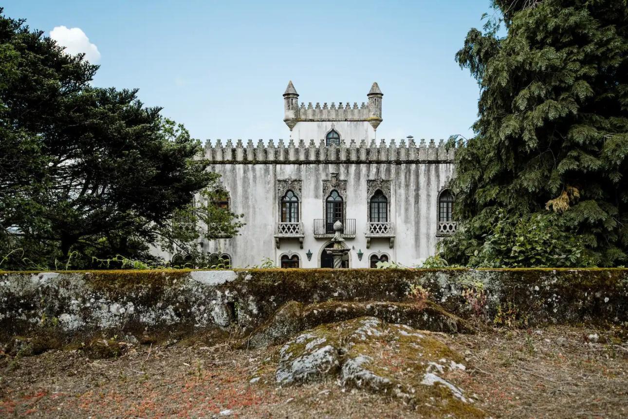  Santa Marta de Portuzelo Castle/ AIRBNB 