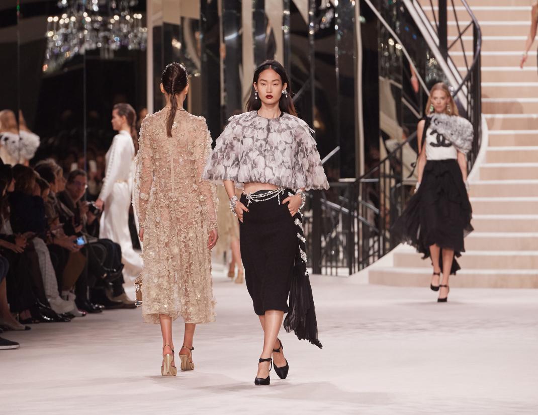 μοντέλο στο show Chanel Metiers d’Art ‘19-’20