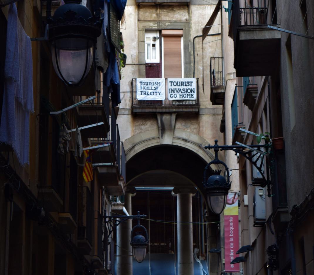 Tourists go home / Φωτογραφία: Μάγδα Γεωργιάδου  