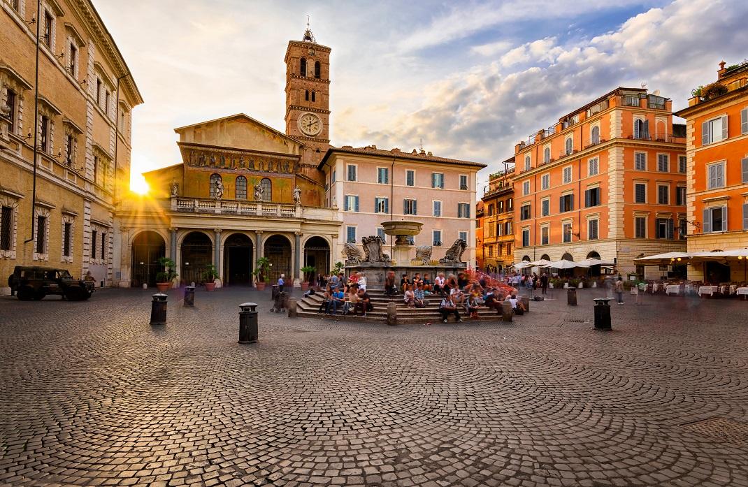 Basilica di Santa Maria/ Shutterstock