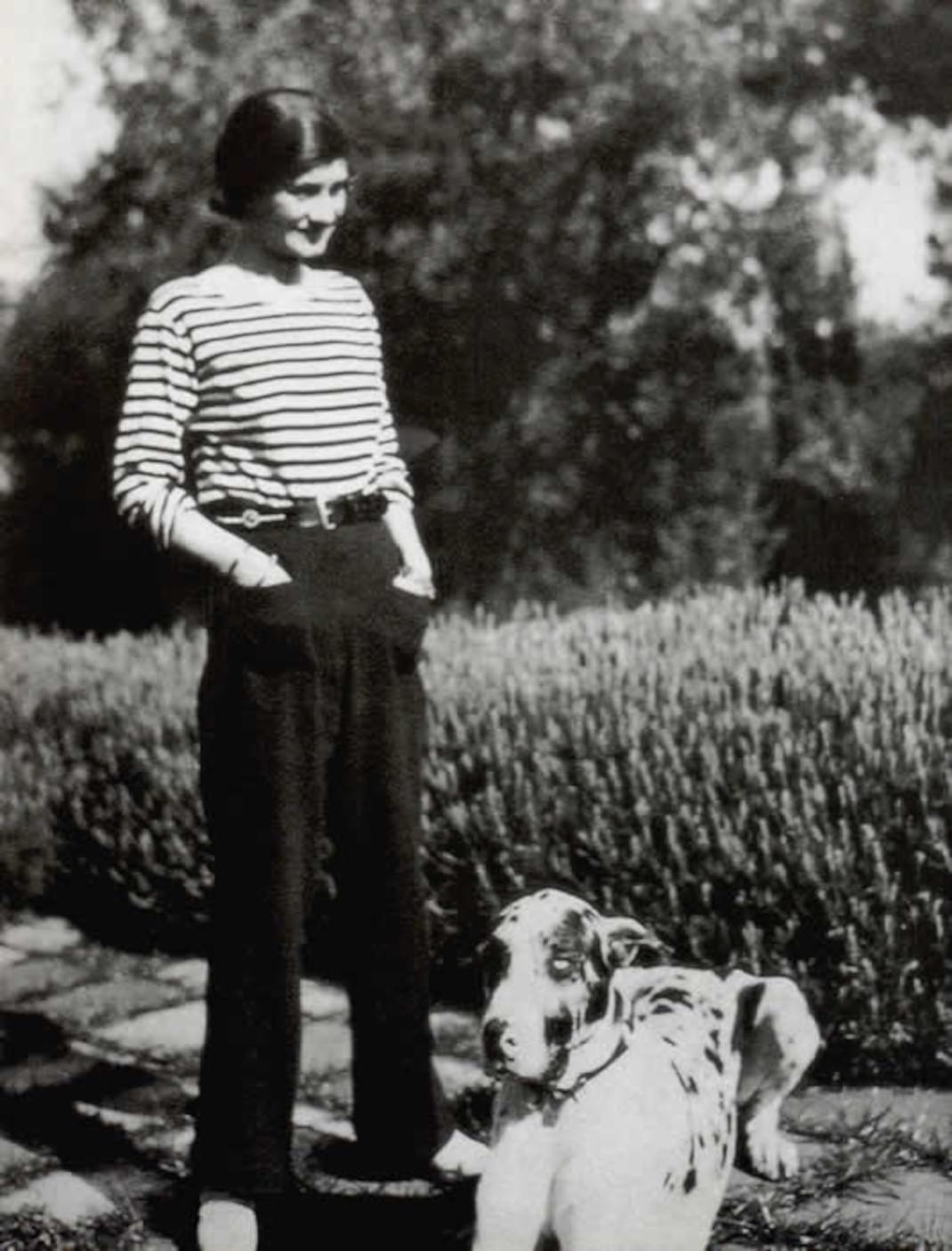 Η Coco Chanel με μαρινιέρα / Φωτογραφία: Wikimedia Commons