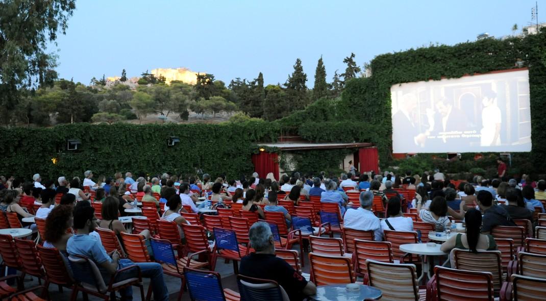 Ένα μοναδικό θερινό κάτω από την Ακρόπολη.