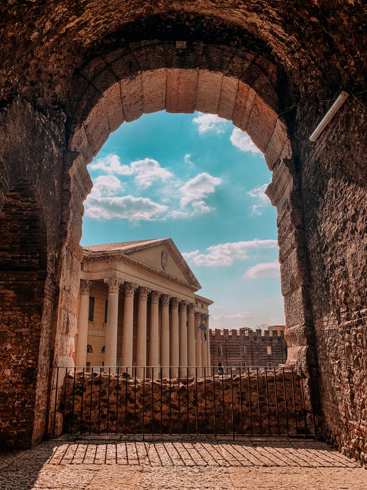 Portoni della Brà/ Φωτογραφία: unsplash