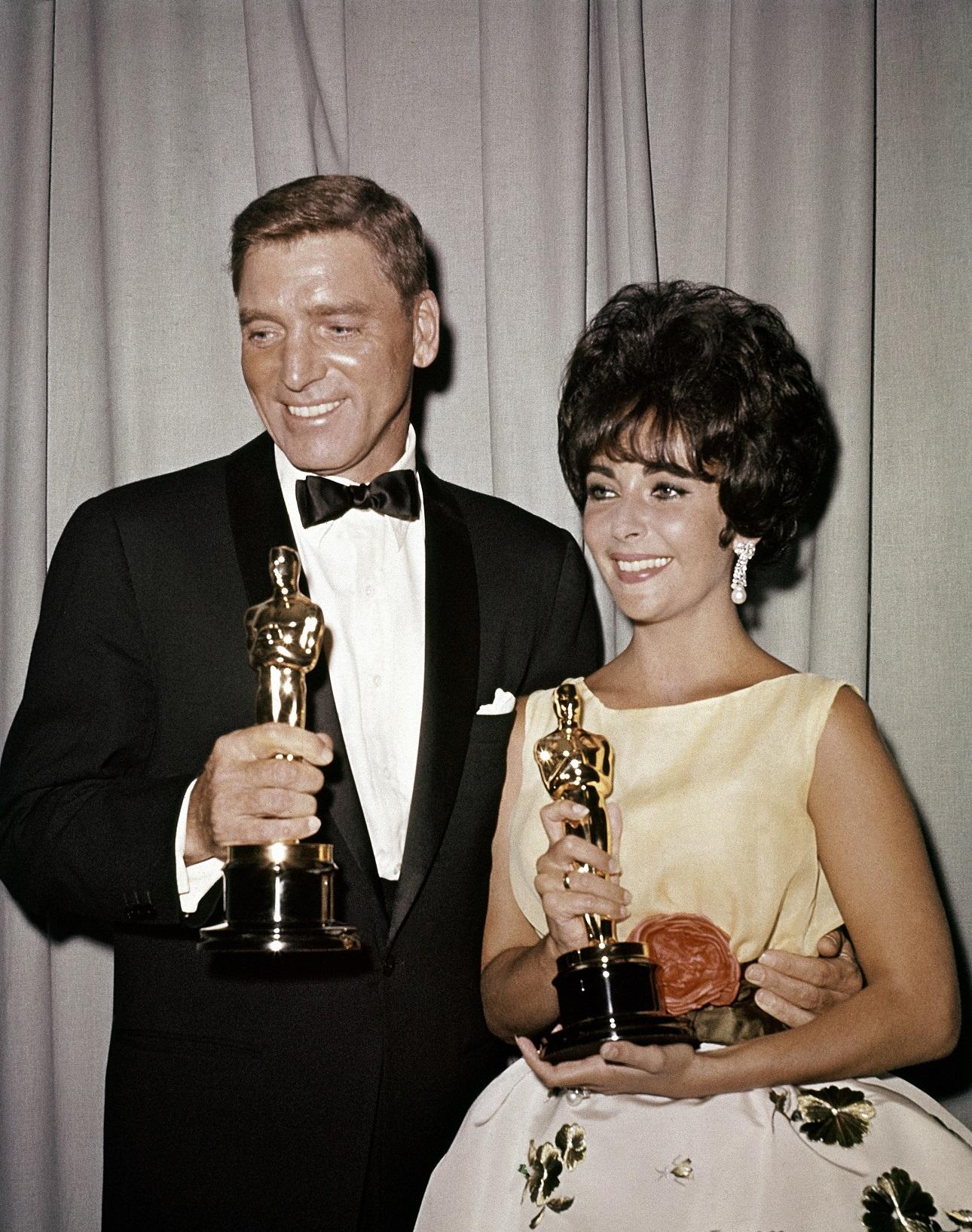 Elizabeth Taylor και Burt Lancaster στα Όσκαρ του 1960/ AP Images