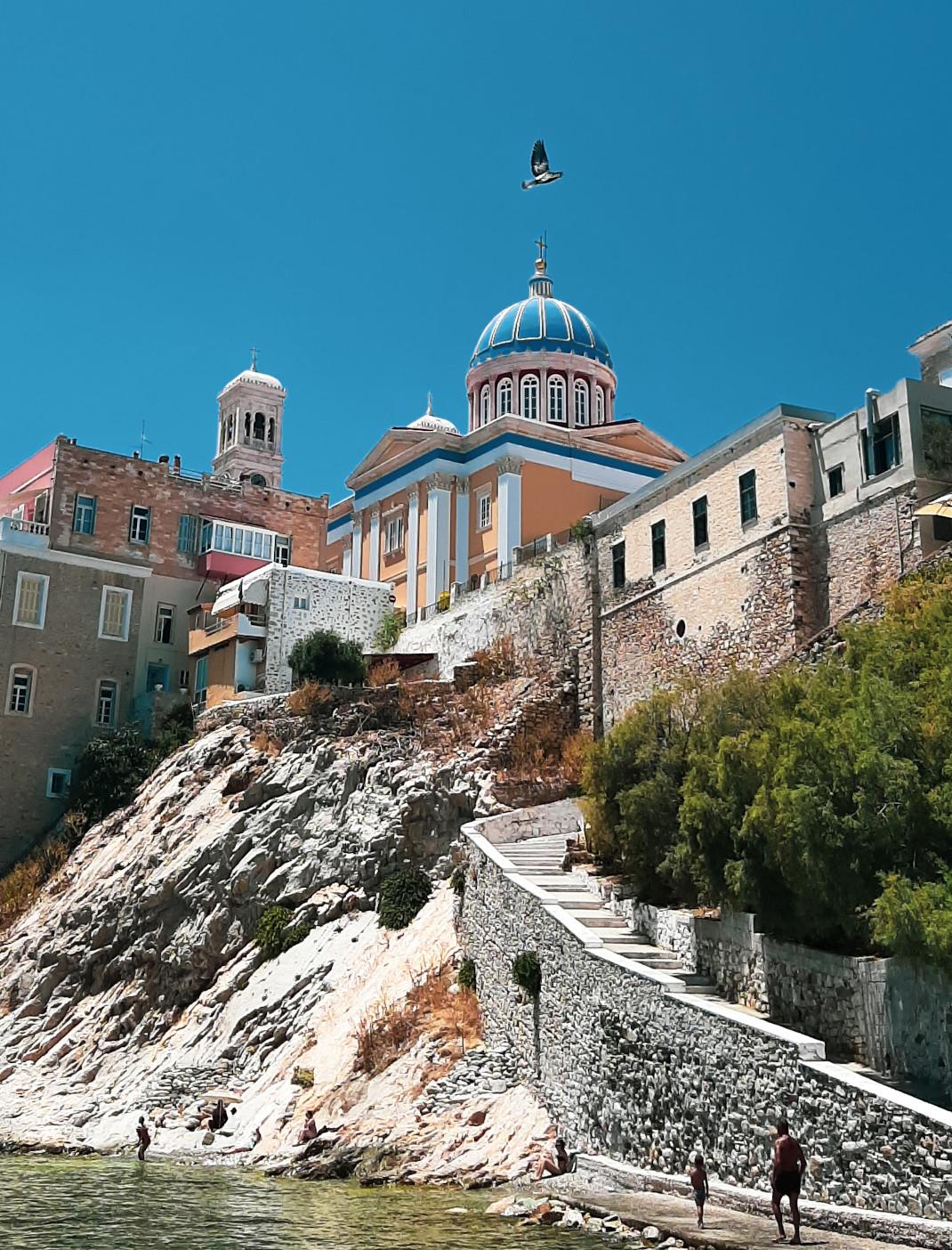   Η Ερμούπολη σε γοητεύει &nbsp;με την πρώτη ματιά./Φωτογραφία: Anastasia Rapti/﻿Unsplash 