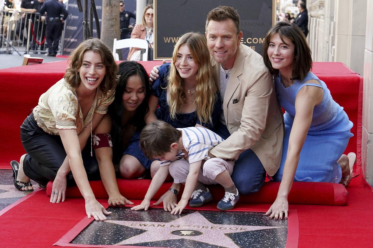 Clara McGregor, Jamyan McGregor, Anouk McGregor, Laurie McGregor, Ewan McGregor και Mary Elizabeth Winstead/ AP Images 