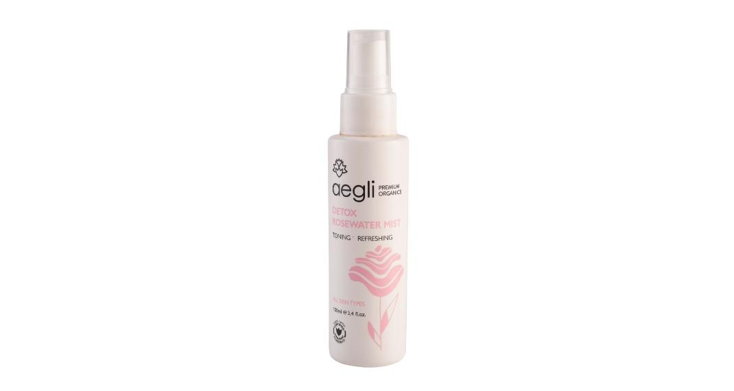 Aegli Detox Rosewater Mist: Ανάλαφρη αρωματική λοσιόν-mist για το πρόσωπο ακολουθεί τον καθαρισμό πρωί-βράδυ&nbsp; και χρησιμοποιείται ευχάριστα οποιαδήποτε ώρα της ημέρας. Από ελληνικά τριαντάφυλλα, μυρτιά και ελίχυσο ενυδατώνει σε βάθος, καταπραΰνει, προστατεύει το δέρμα από το περιβαλλοντικό stess, σταθεροποιεί το make-up και έχει αρωματοθεραπευτική ολιστική δράση.