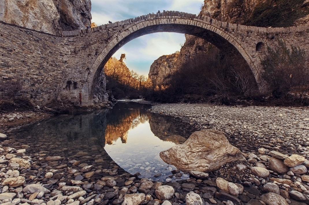 Παραδοσιακό γεφύρι στο Ζαγόρι