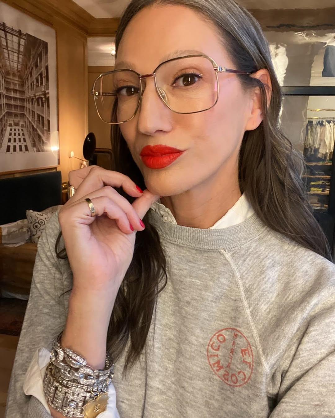 H Jenna Lyons με κόκκινο ματ κραγιόν/Φωτογραφία: Instagram/jennalyonsnyc