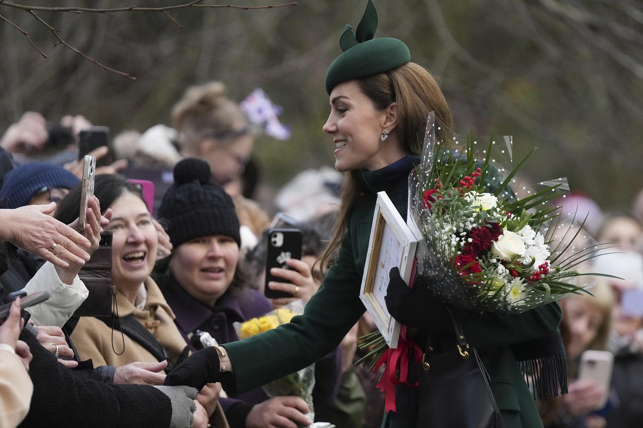 Η βασιλική οικογένεια/ AP Images