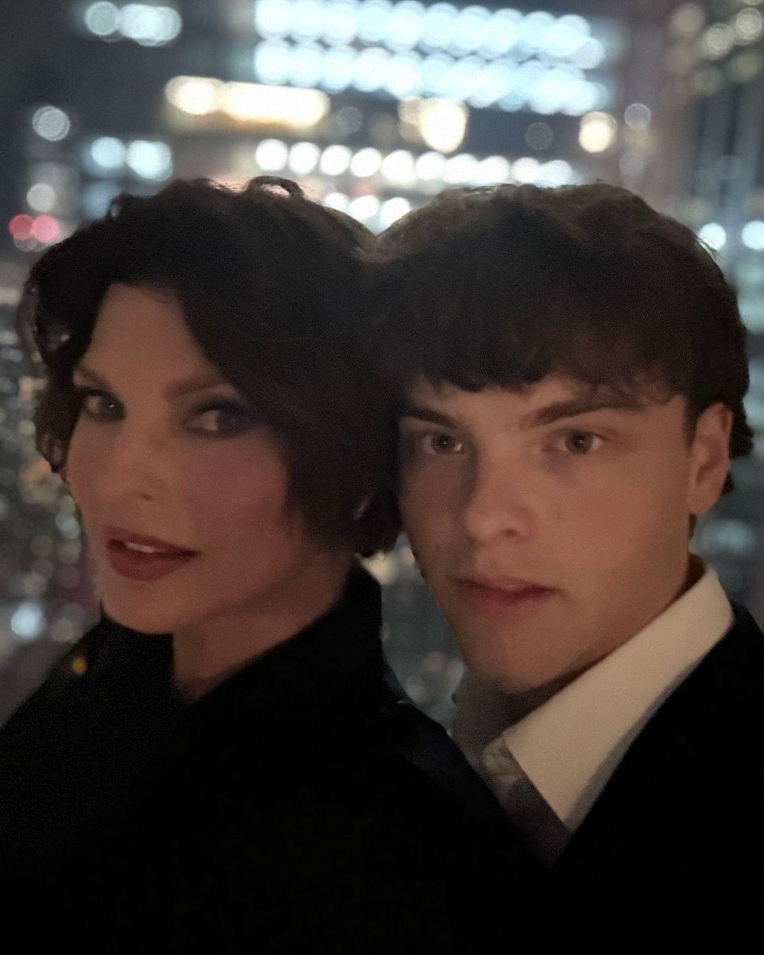 Η Λίντα Εβαντζελίστα με τον γιο της/ Instagram/ @lindaevangelista