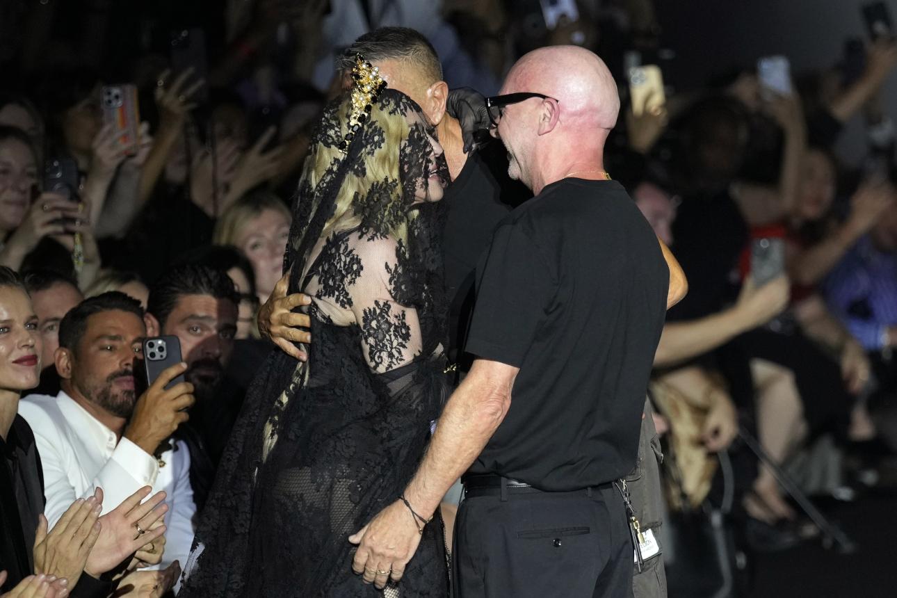  H Madonna στο show των Dolce και Gabbana στο Μιλάνο/Φωτογραφία: ΑP Images 