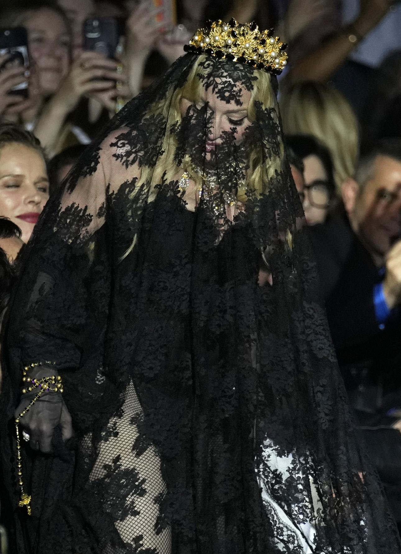 H Madonna στο show των Dolce και Gabbana στο Μιλάνο/Φωτογραφία: ΑP Images