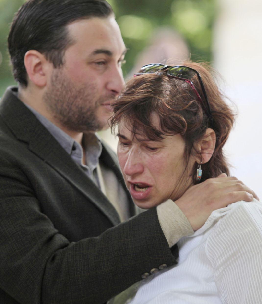 Συντετριμμένη η μητέρα της/Φωτογραφία: AP Images 