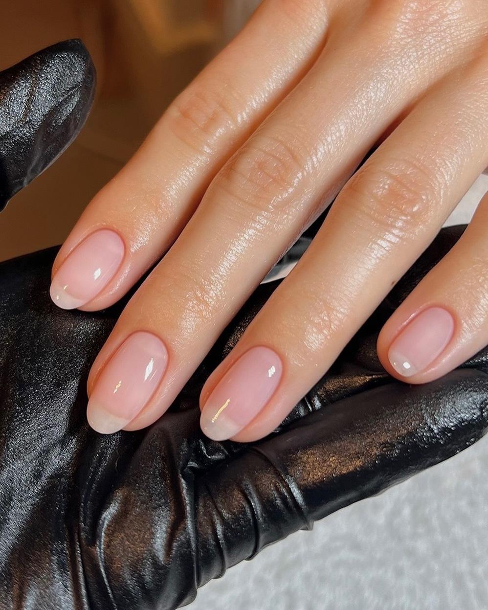 Naked french nails/Φωτογραφία: Instagram/raelondonnails