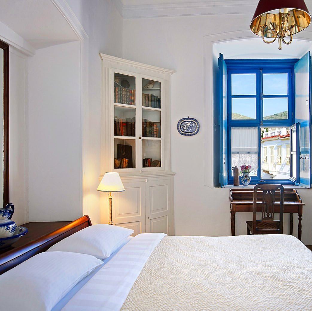  Το Orloff Boutique Hotel, σεβόμενο την ιστορικότητα του χώρου, προσφέρει στους επισκέπτες του μια μοναδική εμπειρία συνδυάζοντας την ηρεμία του νησιού με τις σύγχρονες ανέσεις.