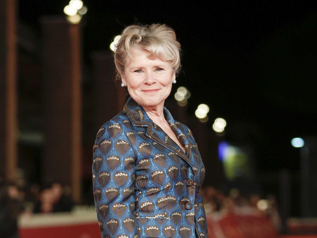 Η Imelda Staunton θα υποδυθεί τη βασίλισσα Ελισάβετ στον πέμπτο κύκλο