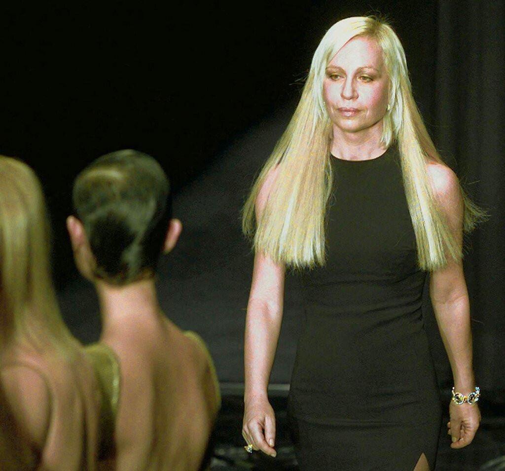  ﻿Donatella Versace: Από την προσωπική απώλεια στην ηγεσία του κόσμου της μόδας.