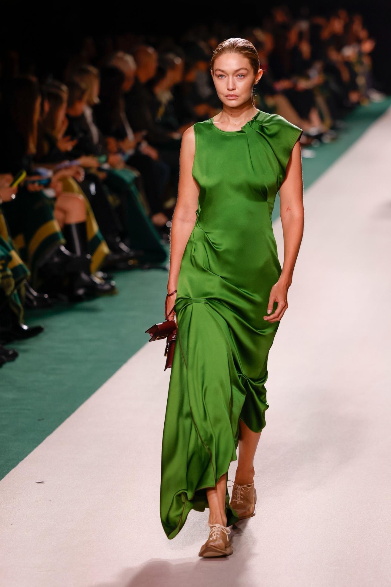 Victoria Beckham S/S 2025/ AP Images