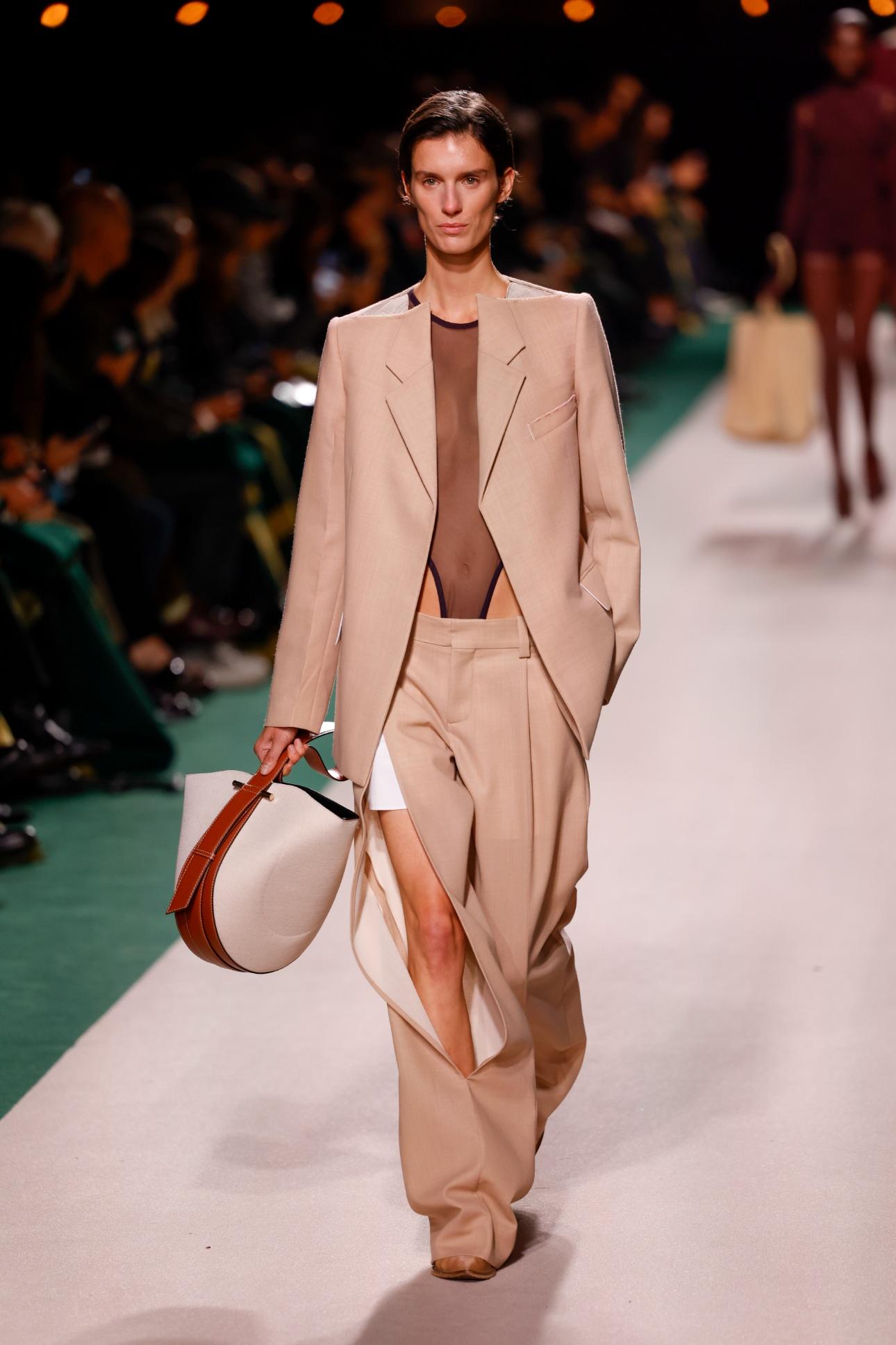 Victoria Beckham S/S 2025/ AP Images