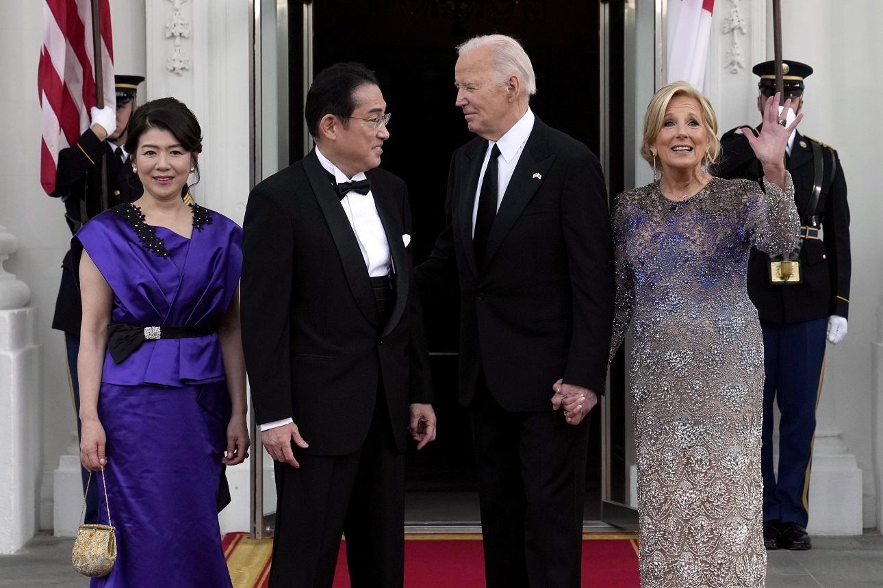 Φωτογραφία/AP/Yoko Kishida/Fumio Kishida/Joe Biden/Jill Biden