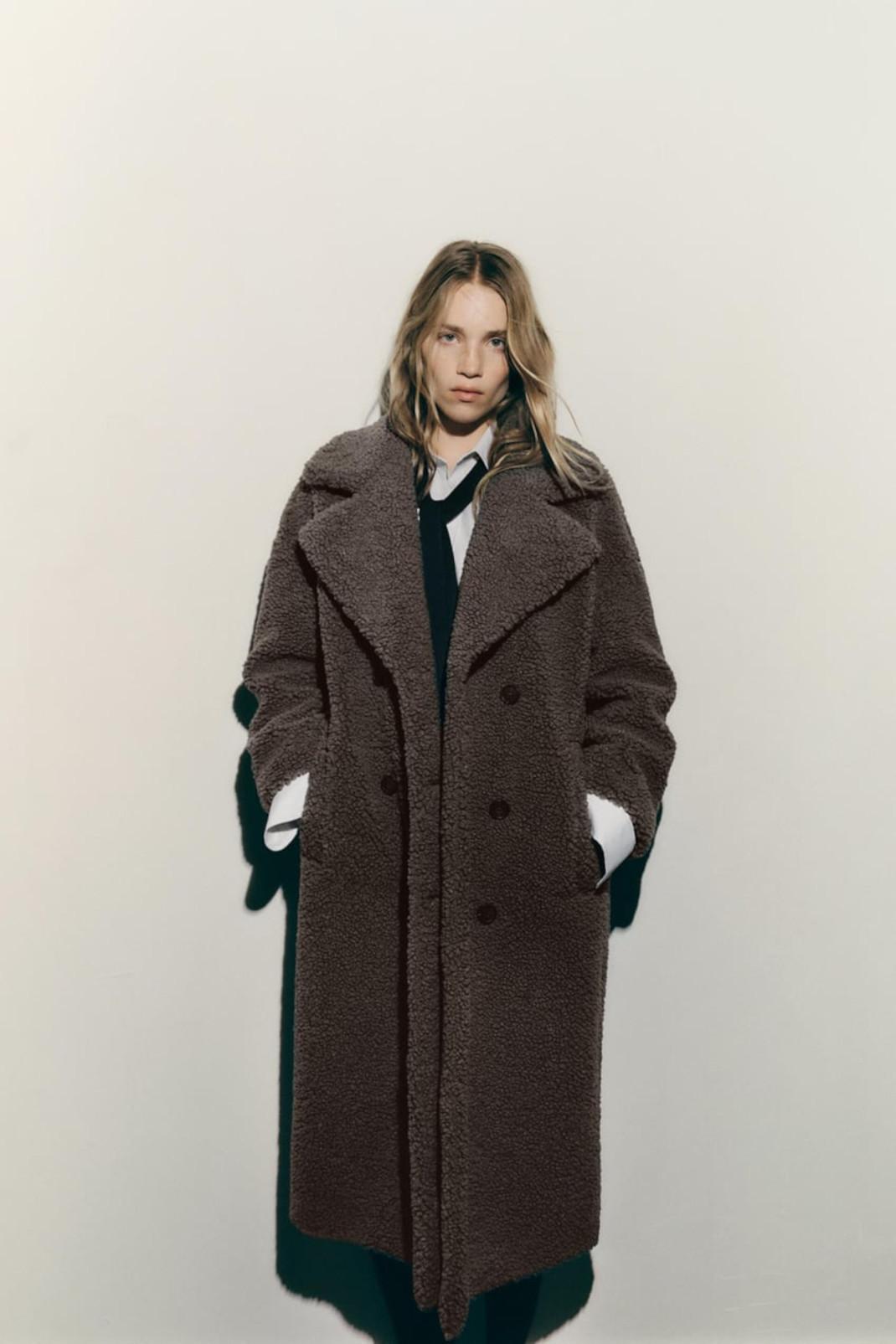 Η Δούκισσα Νομικού με στιλάτο teddy coat -Βρήκαμε ένα παρόμοιο από τη νέα συλλογή των Zara 