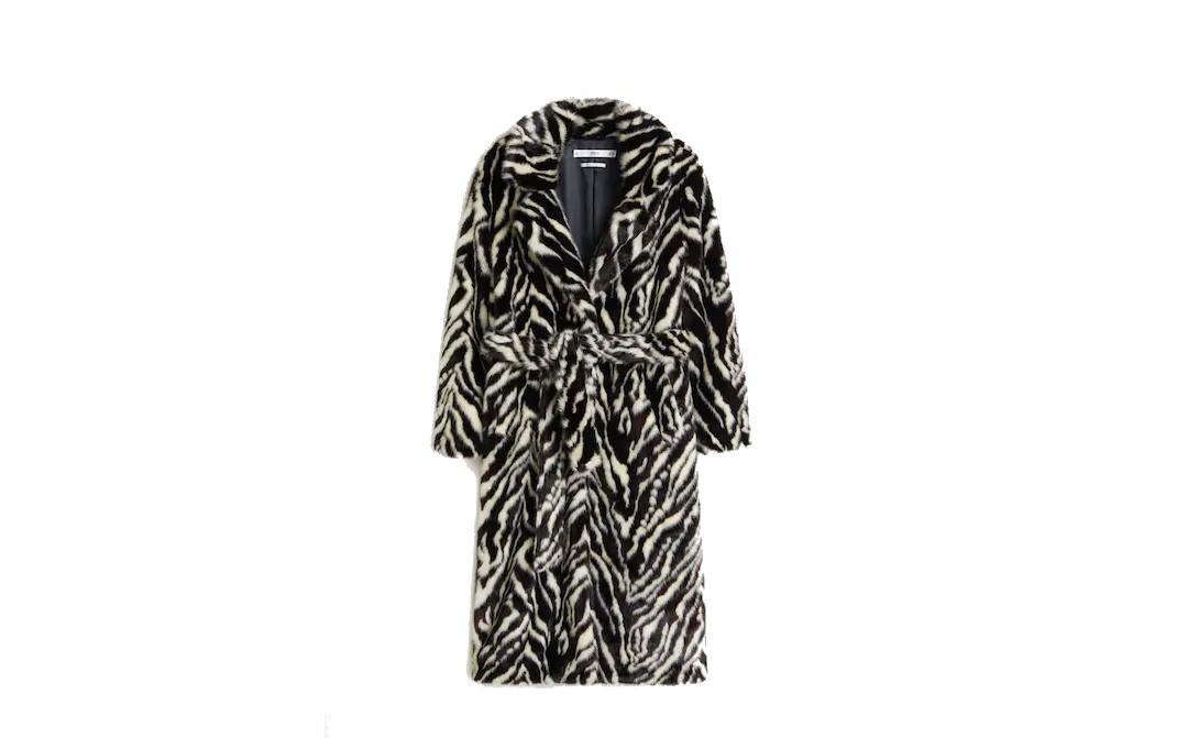 Το zebra coat από τα Mango