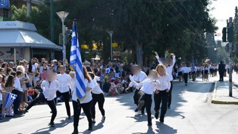 Κορίτσια στην παρέλαση