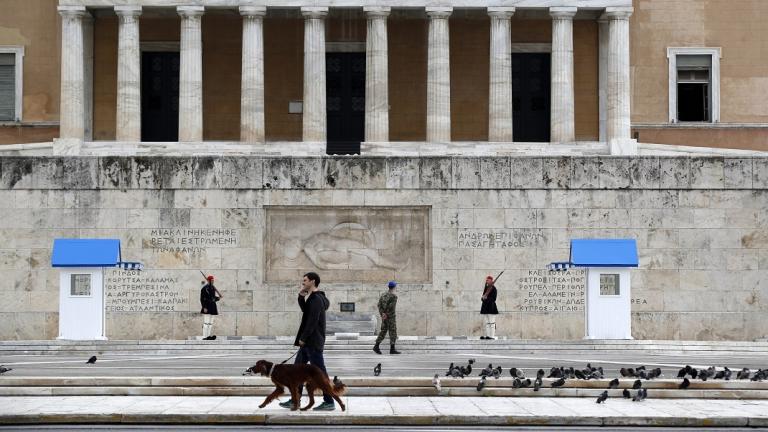 κορωνοϊός Αθήνα Βουλή τσολιάδες