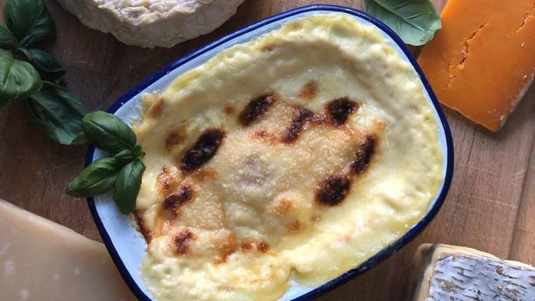 cheesy baked eggs αυγά και τυρί