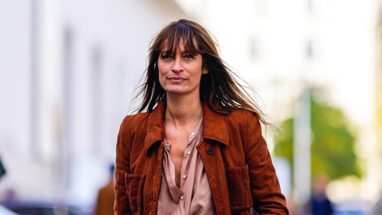 H Caroline de Maigret στους δρόμους της πόλης 