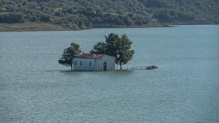 εκκλησάκι που βυθίζεται