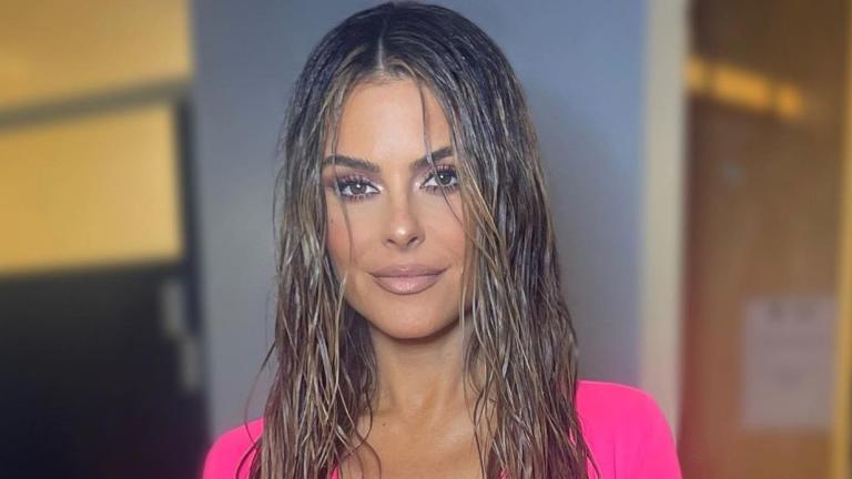 Η Μαρία Μενούνος με wet hair look