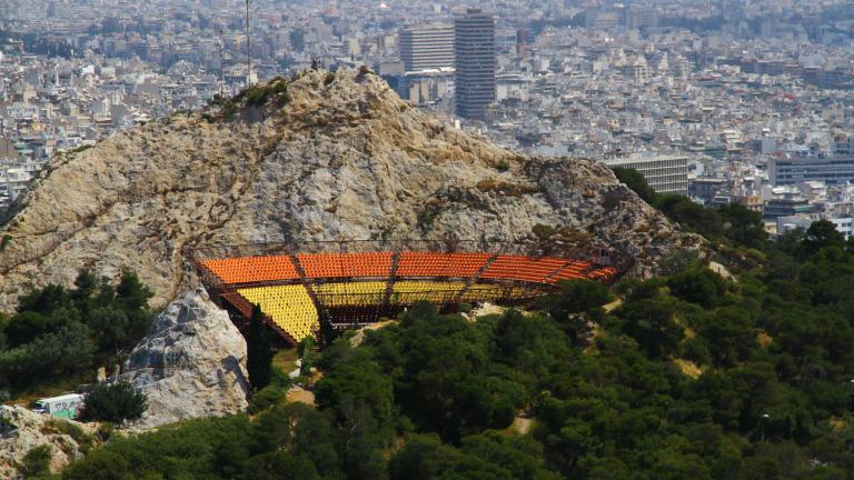 To θέατρο Λυκαβηττού ανοίγει ξανά τις πόρτες του