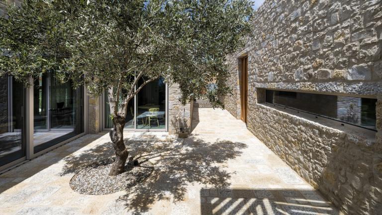 Το διεθνές βραβείο Big SEE Architecture Award 2024 - Winner απονεμήθηκε στις Villas in Olive Grove, Navarino Residences, Costa Navarino