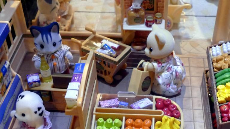 Marc Jacobs X Sylvanian Families -Τα vintage κουκλάκια των '90s κατακτούν το TikTok με στιλ και διασκέδαση