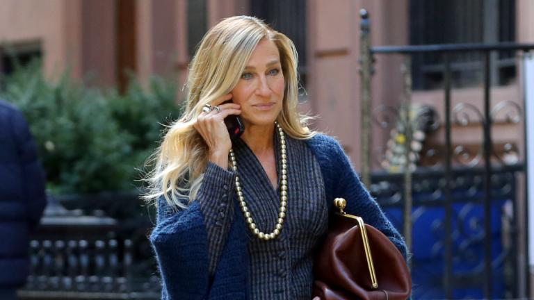 Από όλες τις φούστες της Sarah Jessica Parker, αυτή είναι η μία που πρέπει να αποκτήσουμε όλες φέτος το χειμώνα