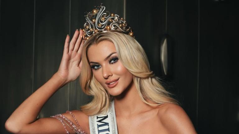 Η Victoria Kjær Theilvig με το στέμμα της Miss Universe