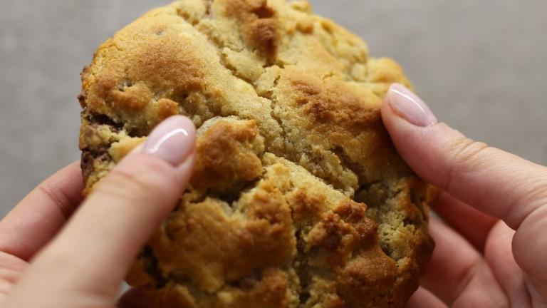 Chunky Cookie Bar: Στου Γκύζη φουρνίζουν τις «βόμβες» νοστιμιάς -Το ιδανικό κέρασμα για καφέ με φίλους