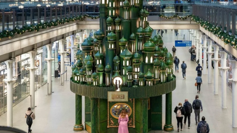 Το φετινό χριστουγεννιάτικο δέντρο του St. Pancras /Φωτογραφία: Instagram