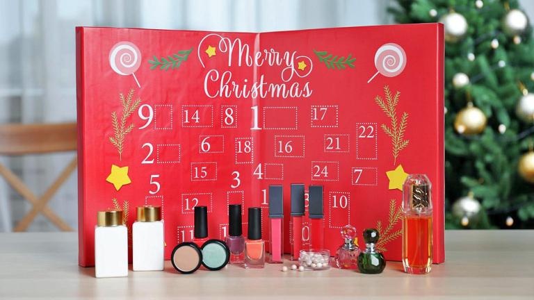 Χριστουγεννιάτικα Beauty Advent Calendars που θα σας γεμίσουν με τα απαραίτητα - Τι περιέχουν, πόσο κοστίζουν