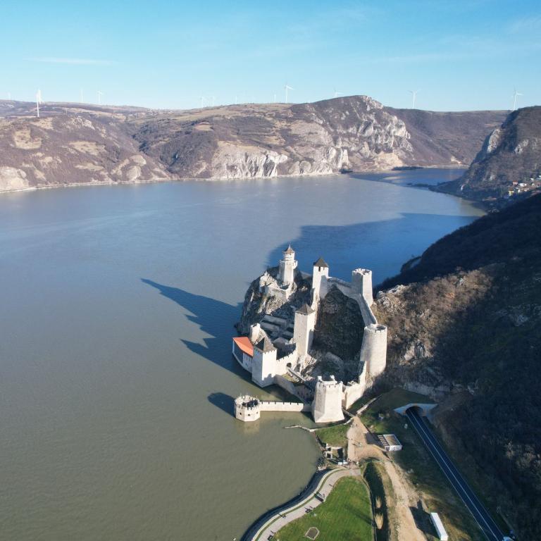 Golubac Fortress, ένα εκπληκτικό κάστρο στις όχθες του Δούναβη που ελάχιστοι γνωρίζουν