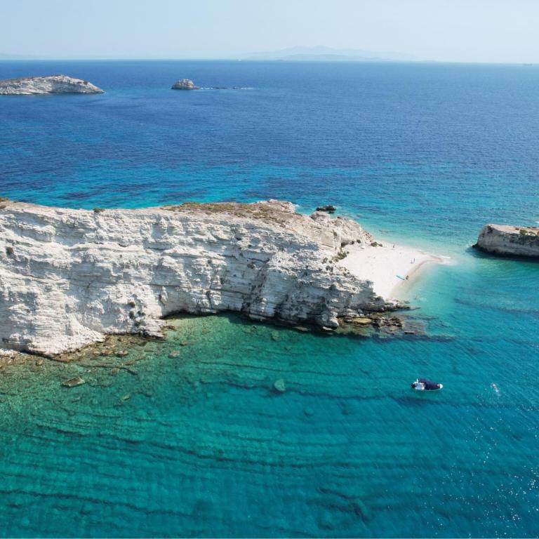 Ασπρονήσια, οι εξωτικές νησίδες του Ανατολικού Αιγαίου που θα σας μαγέψουν