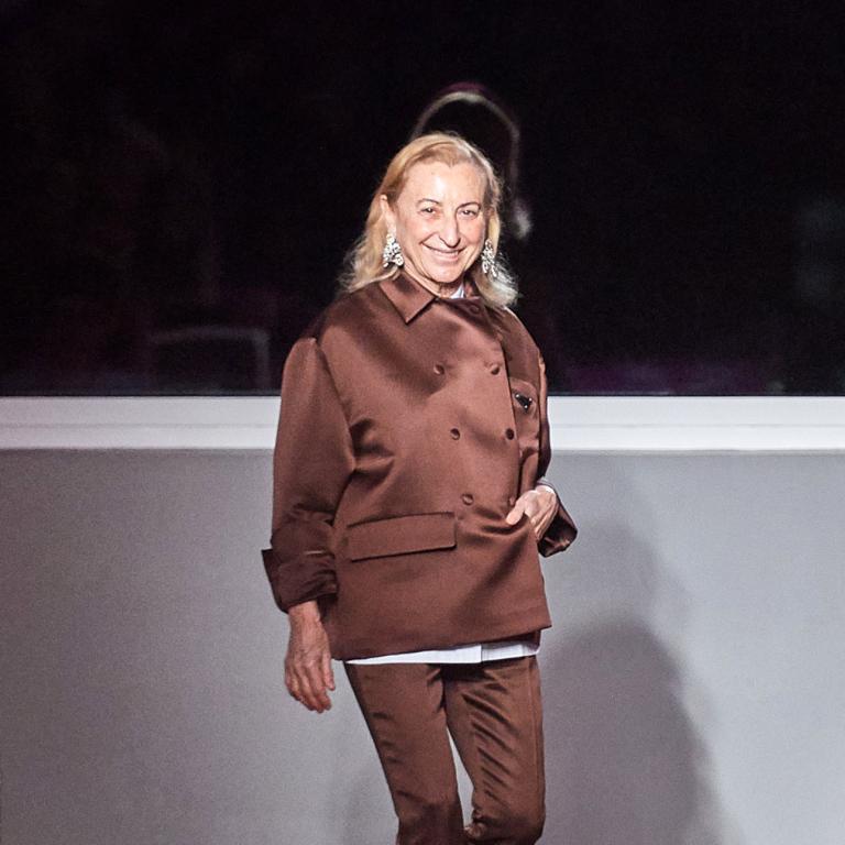 H Miuccia Prada cool και άφαβη στη Νάπολη