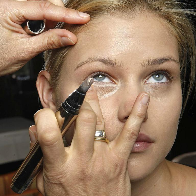 Tips για σωστή εφαρμογή concealer, μετά τα 30 - Ομοιόμορφη κάλυψη, χωρίς γραμμές