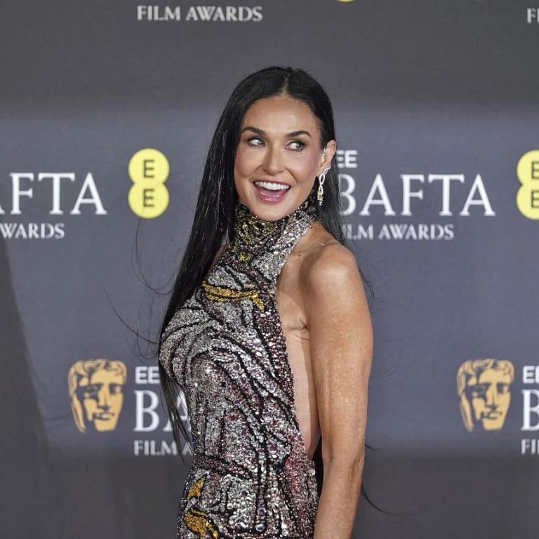 Το κόκκινο χαλί των Bafta 2025: Ντέμι Μουρ και Μάικι Μάντισον ήταν οι πιο καλοντυμένες 