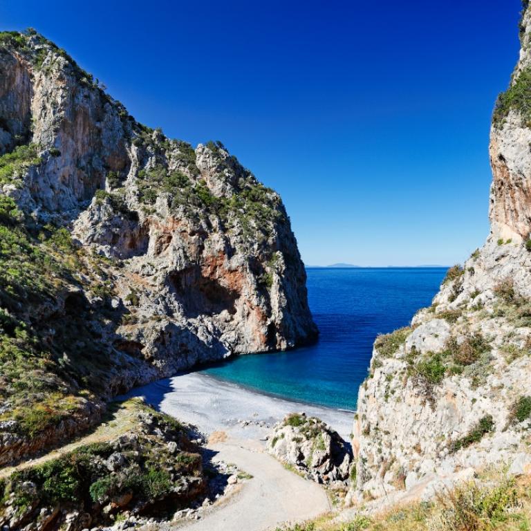 Βυθούρη: Η παραλία της Εύβοιας με τα νερά «κρύσταλλο» / Φωτογραφία: Shutterstock